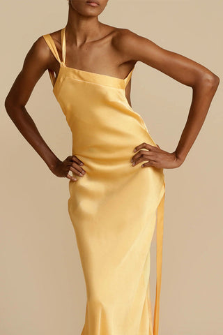 Elegantes vestidos de noche formales, de un solo color, sin espalda y con cuello oblicuo. 