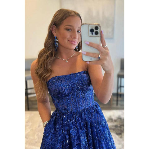 Vestido largo de fiesta de corte A, sin tirantes, con apliques de lentejuelas y bolsillos.