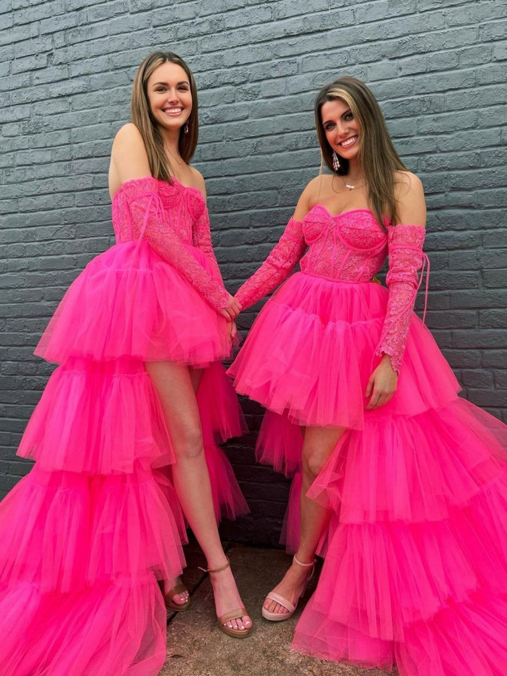 Vestido de graduación asimétrico de tul con volantes y corte en A