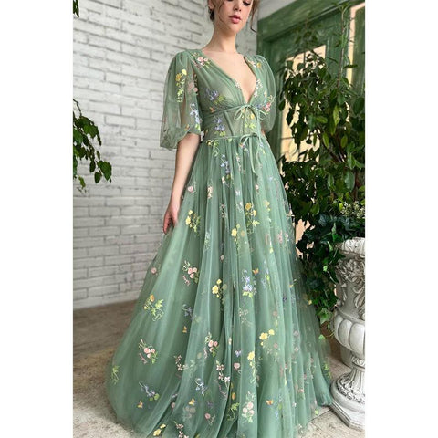 Robe de bal sexy en dentelle brodée à manches mi-longues et col en V avec poches