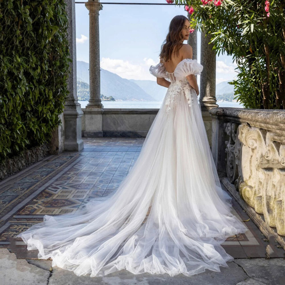 Beauteous Lace Appliques Wedding Dress Sweetheart Short Puffy Sleeves Bridal Gown Zipper Back Court Train Vestidos De Novia