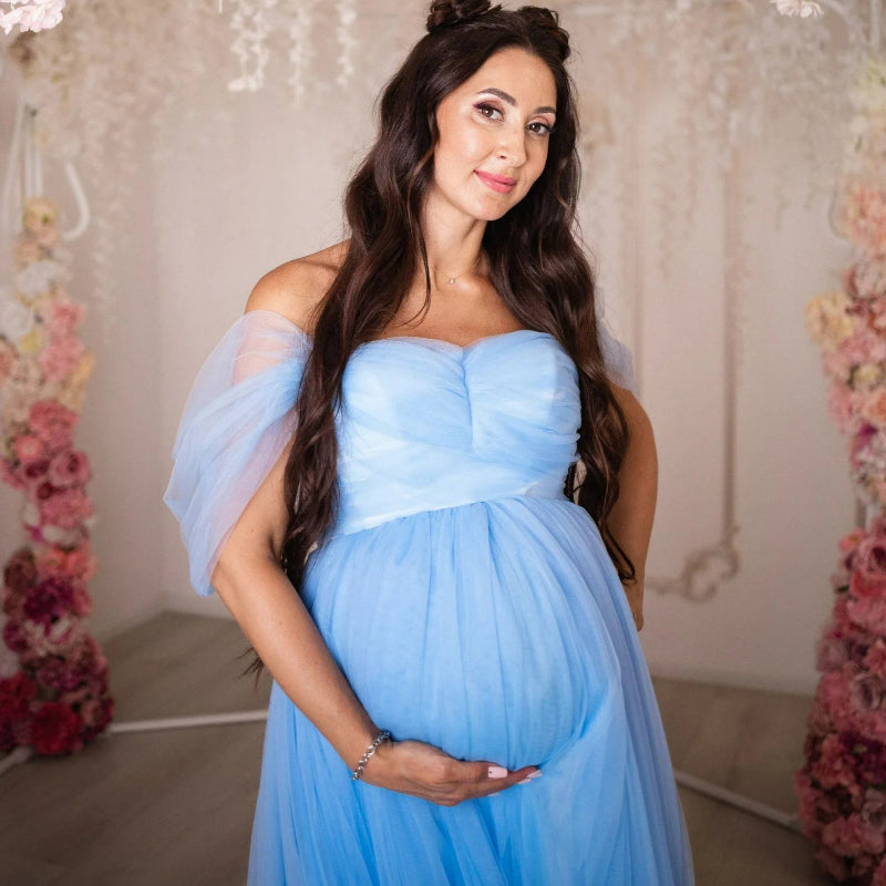 Elegante vestido de maternidad de tul azul celeste con cola - Ideal para sesiones de fotos de baby shower 