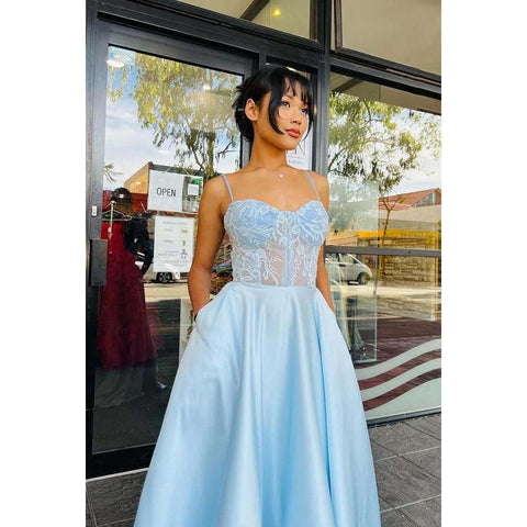 Vestido de fiesta de corte A con escote en forma de corazón, tirantes finos y apliques de encaje