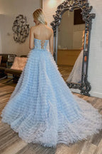 Precioso vestido de fiesta rosa de corte A con escote corazón y corsé, adornado con apliques.
