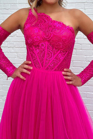 Robe de bal fuchsia asymétrique à corset et fente sur le devant, coupe trapèze, épaule dénudée.