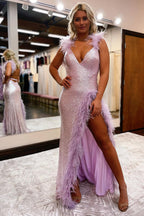 Robe de bal longue rose clair à sequins et plumes, décolleté en V profond