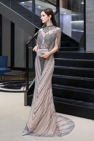 Vestido de noche de sirena hasta el suelo, con mangas cortas, cuello alto y cuentas brillantes.