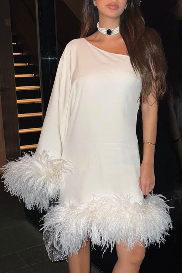 Robe mini de soirée asymétrique à ourlet plume Vegas Living 
