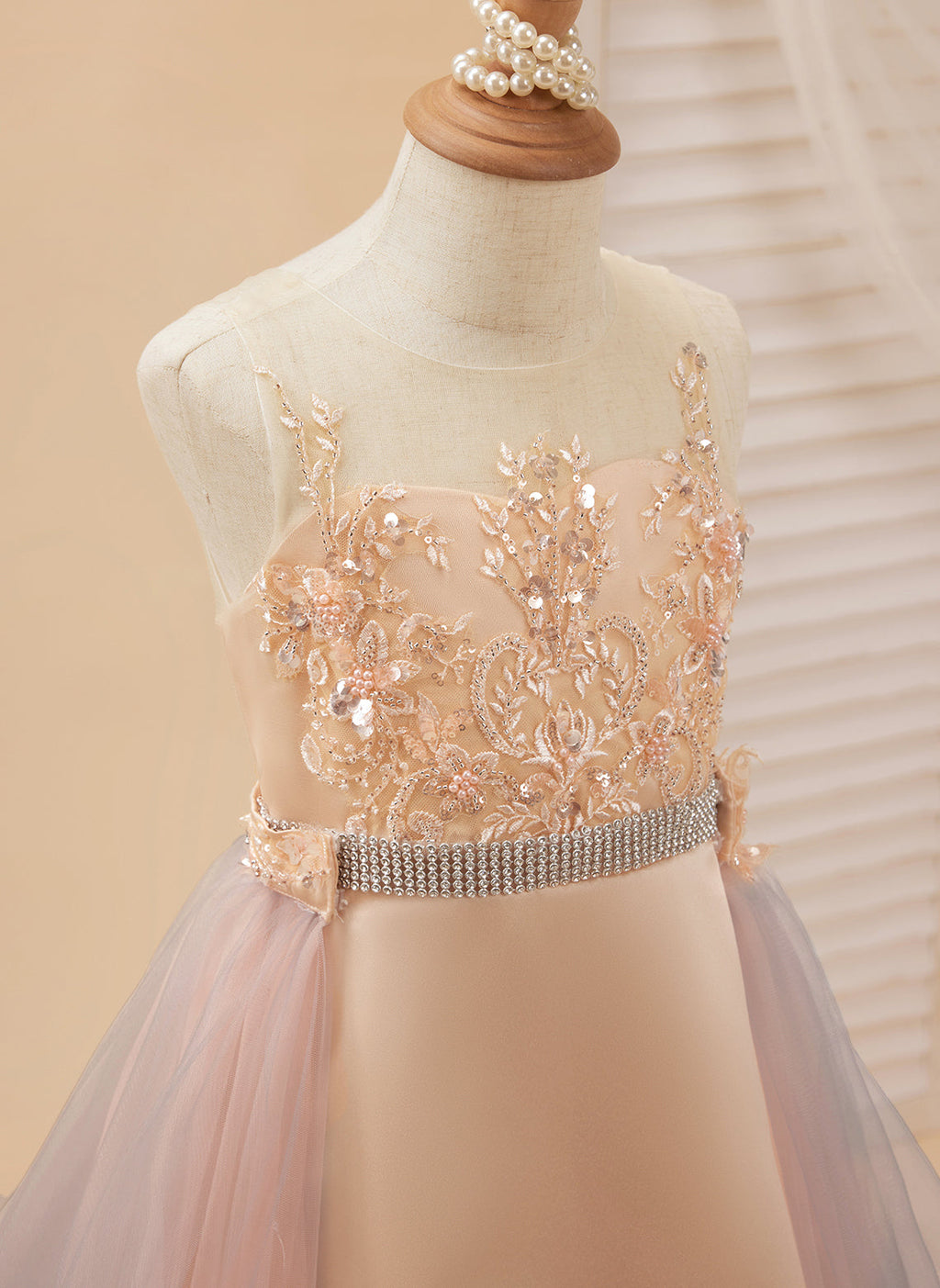 Vestido color champán de corte A con cola de tul satinado (010226776) 