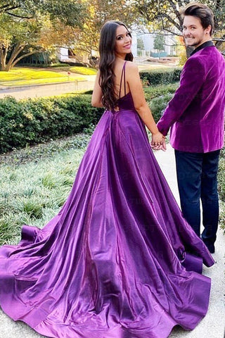 Vestido de graduación morado real con escote en V, tirantes finos y abertura