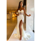 Vestido de noche largo de satén con escote corazón, sin tirantes y apliques florales