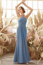 Vestido largo de dama de honor azul bebé con escote halter