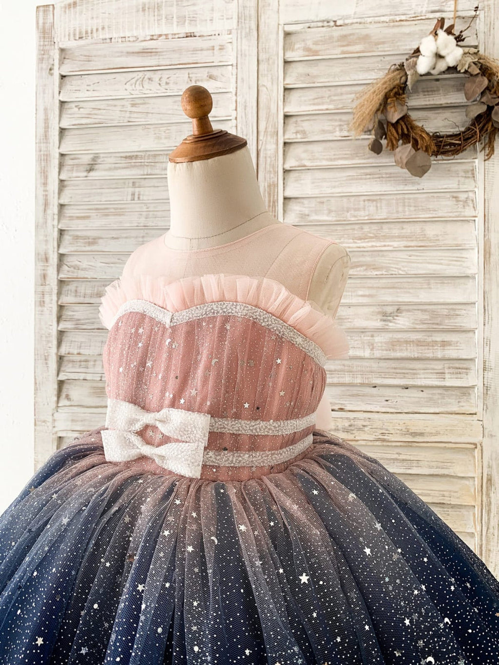 Impresionante vestido de niña azul degradado de tul hasta la rodilla 