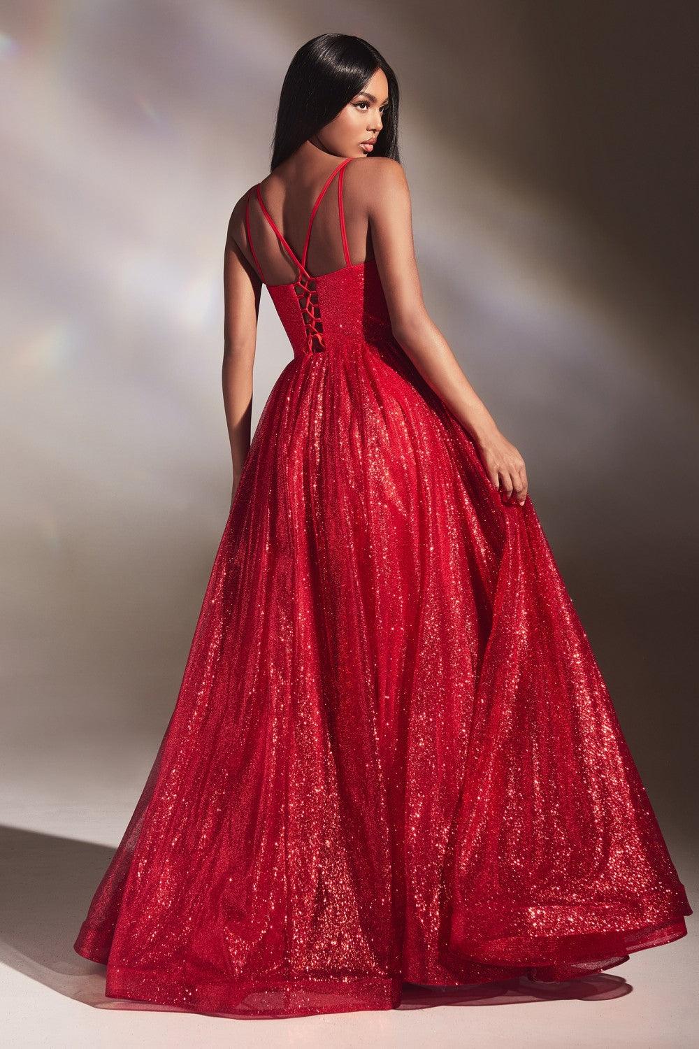 Robe de bal longue à paillettes et à volants