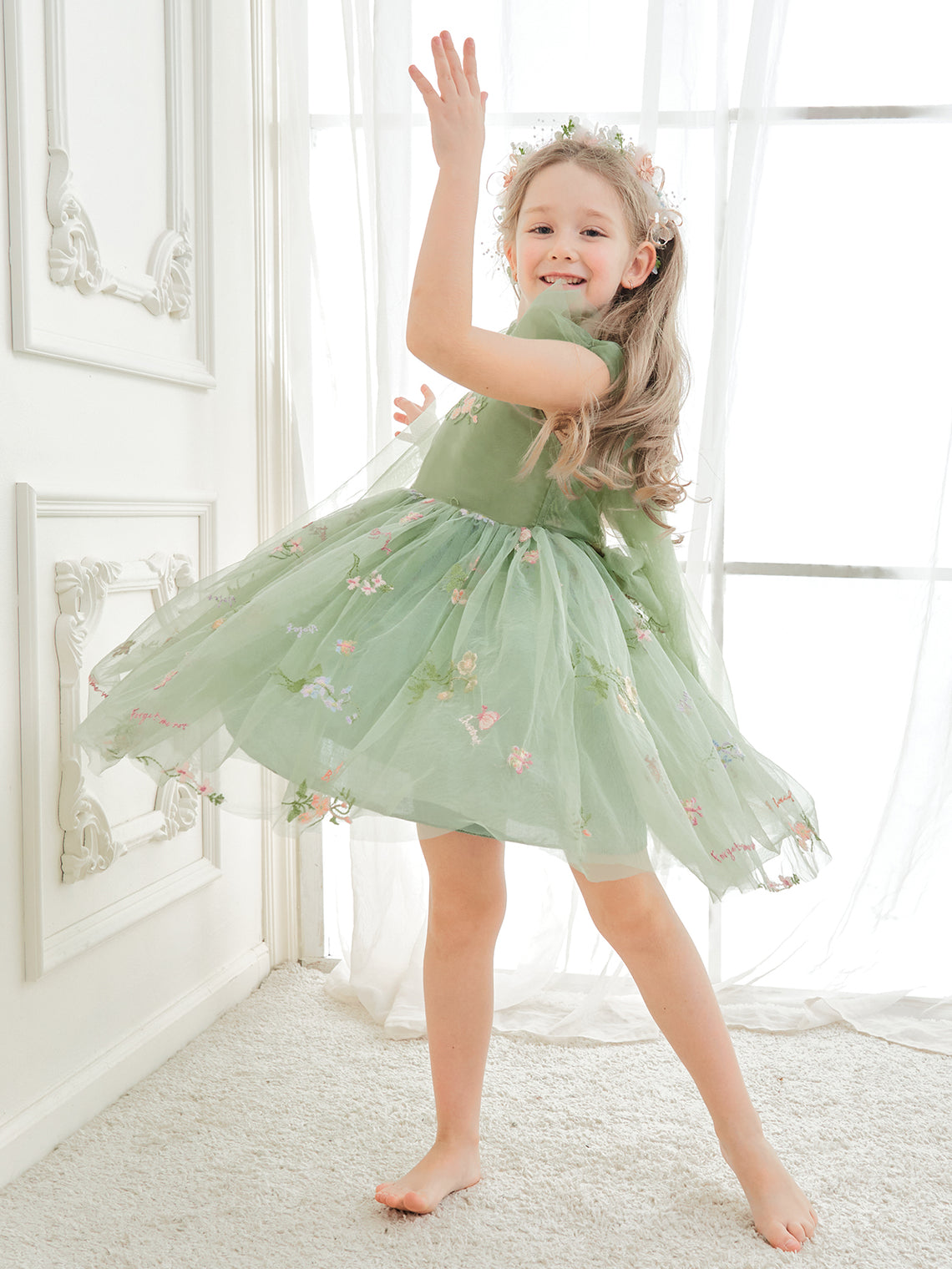 Vestido de niña pequeña de las flores, corte en A, sin mangas, de tul bordado floral. 