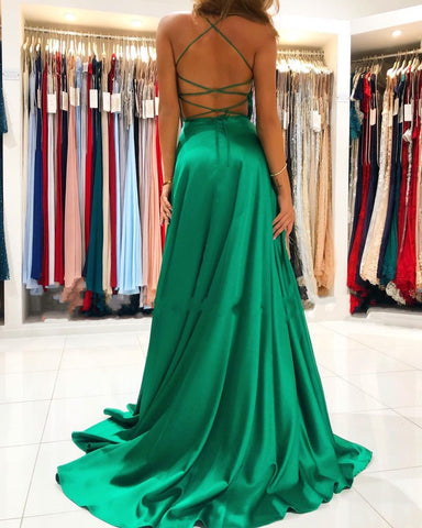 Robe de bal longue vert émeraude à fines bretelles et fente