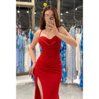 Robe de soirée longue en satin froncé, coupe fourreau/colonne, décolleté en cœur