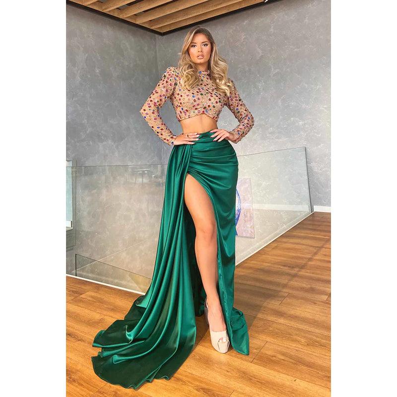 Robe de bal de fin d'année glamour et spectaculaire, manches longues, froncée, fente latérale haute, avec bijou 