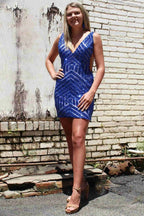 Robe courte Shetah à sequins orange scintillants, col en V et dos nu.