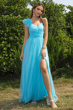 Robe asymétrique à fente froncée