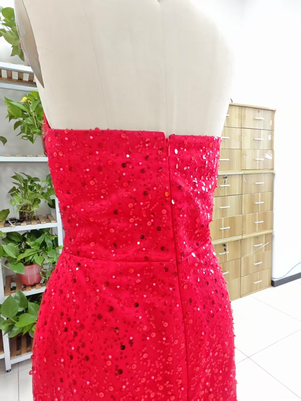 Alcyone | Vestidos de fiesta de sirena con lentejuelas rojas, escote redondo y abertura F1065