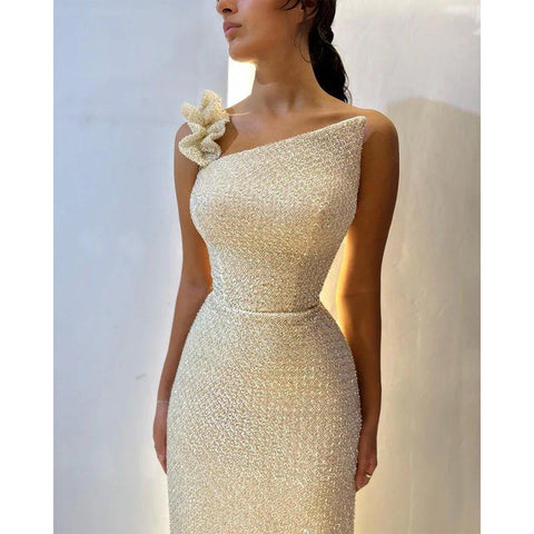 Robe de soirée longue à bretelles asymétriques et fourreau champagne 