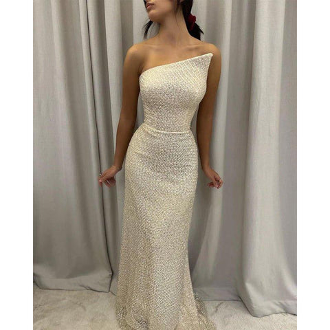 Robe de soirée longue à bretelles asymétriques et fourreau champagne 