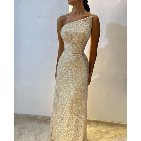 Robe de soirée longue à bretelles asymétriques et fourreau champagne 