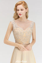 Robe de demoiselle d'honneur longue sans manches couleur champagne, ornée de cristaux et de lignes trapèze