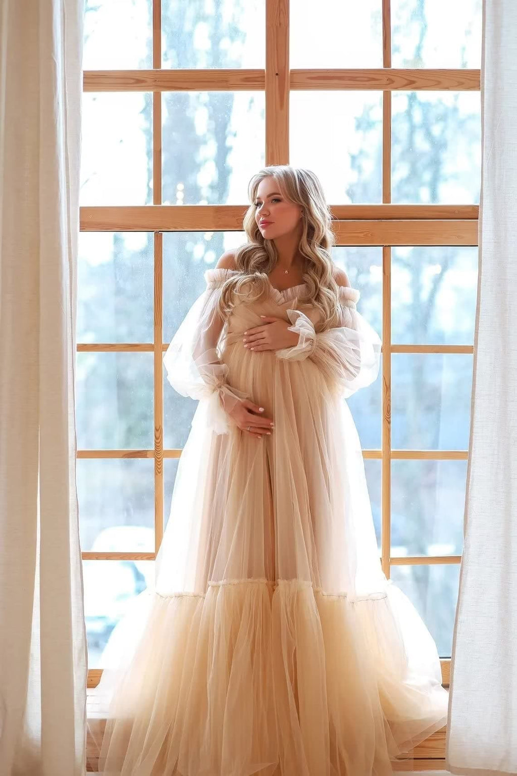 Vestido de maternidad de tul con mangas abullonadas
