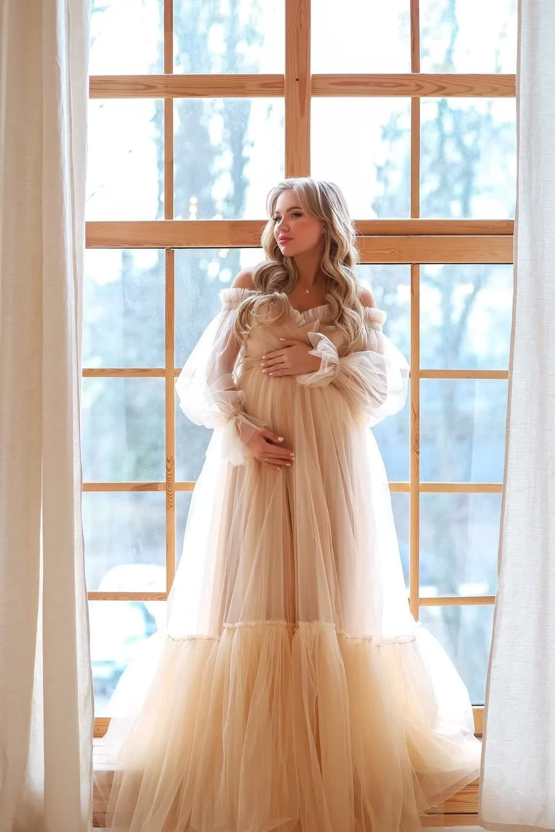 Vestido de maternidad de tul con mangas abullonadas