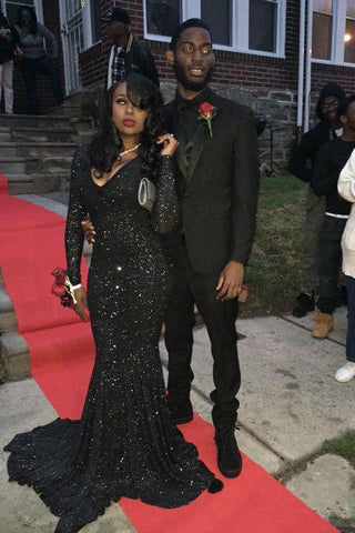 Vestidos de fiesta seductores con lentejuelas negras, mangas largas y escote en V profundo.