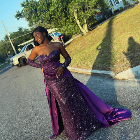 Encantador vestido de fiesta morado sin mangas, corte columna, de satén, con escote corazón y cola de lentejuelas