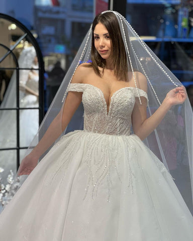 Encantador vestido de novia largo hasta el suelo, escote corazón, hombros descubiertos, corte en A, encaje y lentejuelas