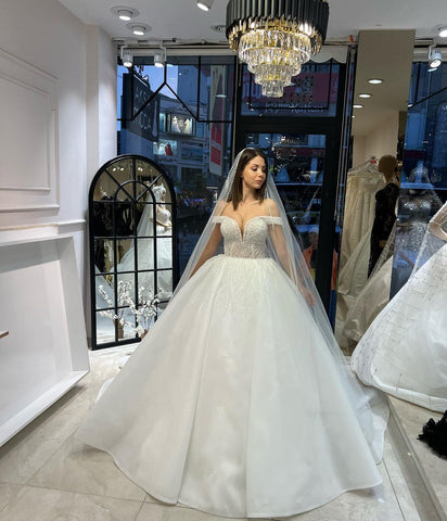 Encantador vestido de novia largo hasta el suelo, escote corazón, hombros descubiertos, corte en A, encaje y lentejuelas