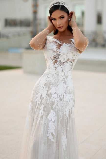 Robes de mariée longues et charmantes, de coupe trapèze, ornées d'appliqués de dentelle et à manches longues
