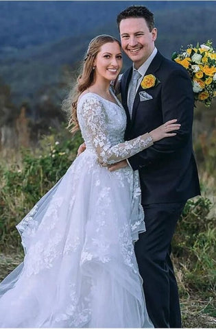 Robe de mariée trapèze en dentelle de jardin à manches longues et col en V, pleine de charme