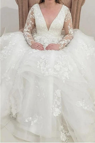 Robe de mariée trapèze en dentelle de jardin à manches longues et col en V, pleine de charme
