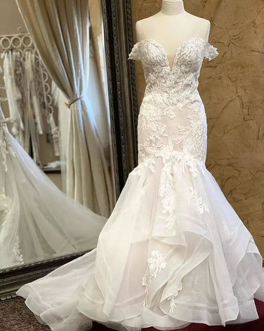 Robe de mariée blanche sirène charmante, col en V, sans manches, ornée d'appliqués