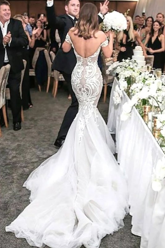 Robes de mariée élégantes en dentelle, style sirène, épaules dénudées et traîne balayée, ravissantes 