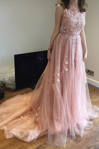 Encantador vestido de novia rosa con encaje, tul, espalda descubierta y pequeña cola WD198