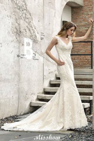 Vestido de novia de sirena sin mangas con escote en V, encaje floral y encantador vestido de novia estilo sirena.