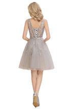 Robe de soirée courte charmante à col en V en tulle et dentelle, coupe trapèze et dos nu