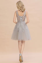 Robe de soirée courte charmante à col en V en tulle et dentelle, coupe trapèze et dos nu