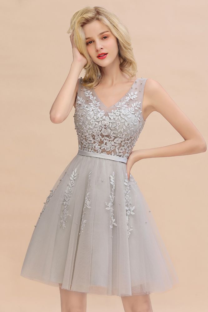 Robe de soirée courte charmante à col en V en tulle et dentelle, coupe trapèze et dos nu