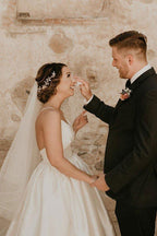 Vestido de novia color marfil, sin mangas, largo hasta el suelo, corte en A y con tirantes (WD308)