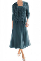 Elegante y precioso vestido de maternidad de corte evasé con encaje y lentejuelas, mangas tres cuartos.