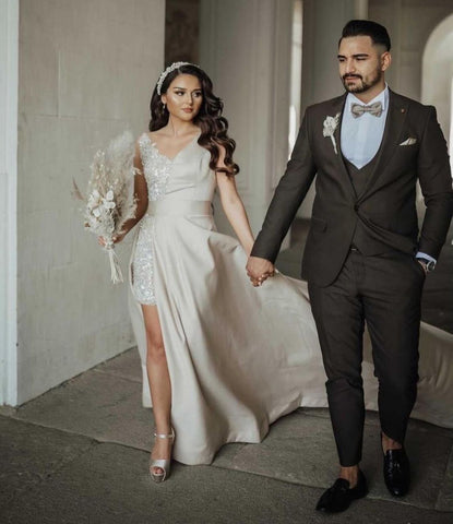 Elegante vestido de fiesta largo hasta el suelo, escote corazón, sin mangas, corte en A, con lentejuelas y abertura.