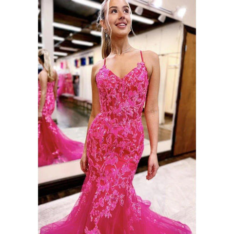 Robe de soirée sirène chic en dentelle avec appliques et bretelles à col en V