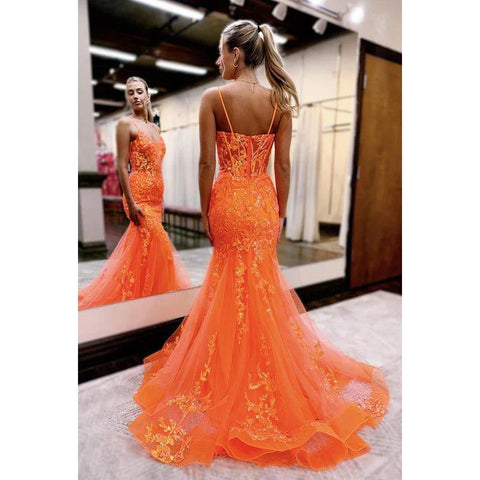 Robe de soirée sirène chic en dentelle avec appliques et bretelles à col en V